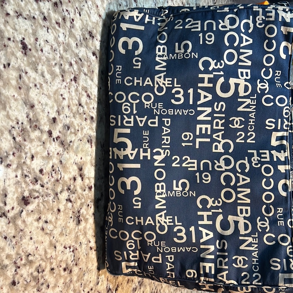 AUT. Preowned CHANEL  tote